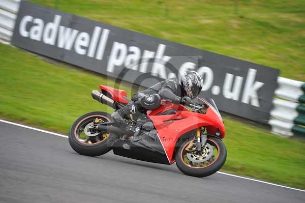 Motorcycle action photographs;cadwell;cadwell park photographs;event digital images;eventdigitalimages;motor racing louth lincolnshire;no limits trackday;peter wileman photography;trackday;trackday digital images;trackday photos