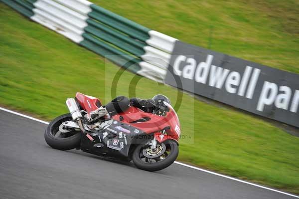Motorcycle action photographs;cadwell;cadwell park photographs;event digital images;eventdigitalimages;motor racing louth lincolnshire;no limits trackday;peter wileman photography;trackday;trackday digital images;trackday photos