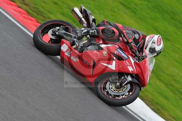 Motorcycle action photographs;cadwell;cadwell park photographs;event digital images;eventdigitalimages;motor racing louth lincolnshire;no limits trackday;peter wileman photography;trackday;trackday digital images;trackday photos