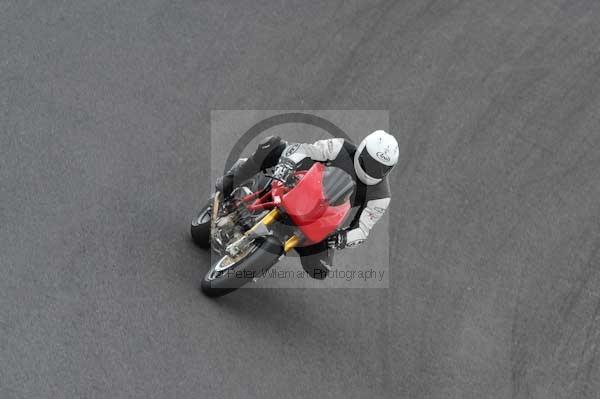 Motorcycle action photographs;cadwell;cadwell park photographs;event digital images;eventdigitalimages;motor racing louth lincolnshire;no limits trackday;peter wileman photography;trackday;trackday digital images;trackday photos