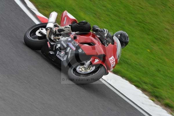 Motorcycle action photographs;cadwell;cadwell park photographs;event digital images;eventdigitalimages;motor racing louth lincolnshire;no limits trackday;peter wileman photography;trackday;trackday digital images;trackday photos