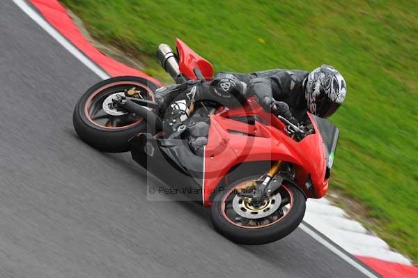 Motorcycle action photographs;cadwell;cadwell park photographs;event digital images;eventdigitalimages;motor racing louth lincolnshire;no limits trackday;peter wileman photography;trackday;trackday digital images;trackday photos