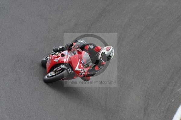 Motorcycle action photographs;cadwell;cadwell park photographs;event digital images;eventdigitalimages;motor racing louth lincolnshire;no limits trackday;peter wileman photography;trackday;trackday digital images;trackday photos