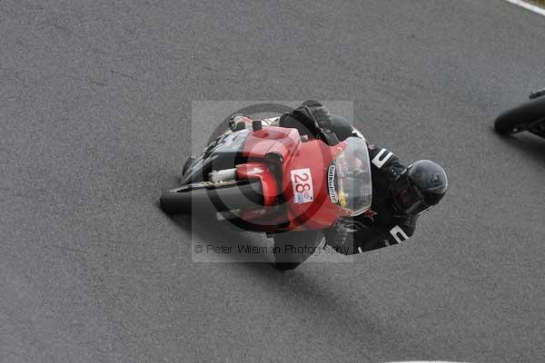 Motorcycle action photographs;cadwell;cadwell park photographs;event digital images;eventdigitalimages;motor racing louth lincolnshire;no limits trackday;peter wileman photography;trackday;trackday digital images;trackday photos