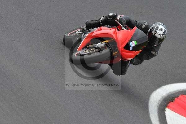 Motorcycle action photographs;cadwell;cadwell park photographs;event digital images;eventdigitalimages;motor racing louth lincolnshire;no limits trackday;peter wileman photography;trackday;trackday digital images;trackday photos