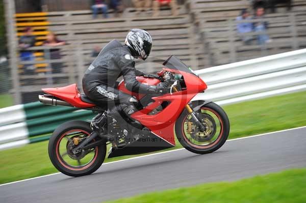 Motorcycle action photographs;cadwell;cadwell park photographs;event digital images;eventdigitalimages;motor racing louth lincolnshire;no limits trackday;peter wileman photography;trackday;trackday digital images;trackday photos