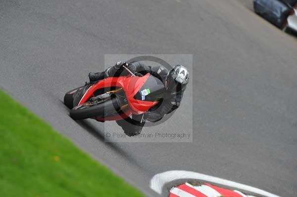 Motorcycle action photographs;cadwell;cadwell park photographs;event digital images;eventdigitalimages;motor racing louth lincolnshire;no limits trackday;peter wileman photography;trackday;trackday digital images;trackday photos