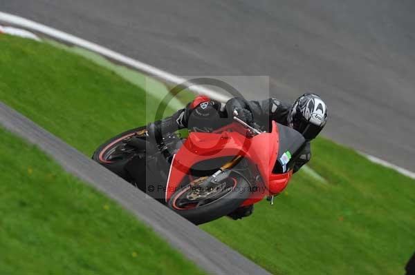 Motorcycle action photographs;cadwell;cadwell park photographs;event digital images;eventdigitalimages;motor racing louth lincolnshire;no limits trackday;peter wileman photography;trackday;trackday digital images;trackday photos