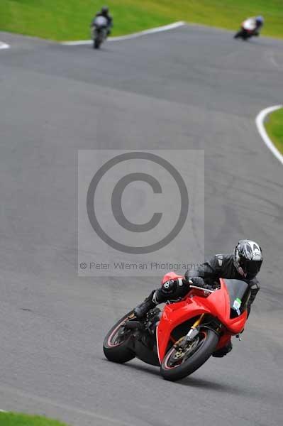 Motorcycle action photographs;cadwell;cadwell park photographs;event digital images;eventdigitalimages;motor racing louth lincolnshire;no limits trackday;peter wileman photography;trackday;trackday digital images;trackday photos