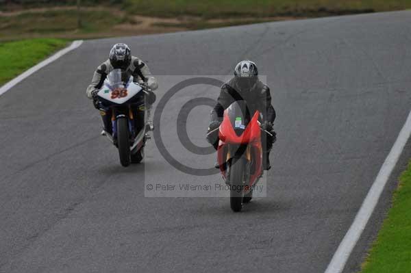 Motorcycle action photographs;cadwell;cadwell park photographs;event digital images;eventdigitalimages;motor racing louth lincolnshire;no limits trackday;peter wileman photography;trackday;trackday digital images;trackday photos