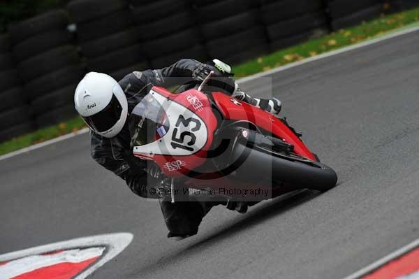 Motorcycle action photographs;cadwell;cadwell park photographs;event digital images;eventdigitalimages;motor racing louth lincolnshire;no limits trackday;peter wileman photography;trackday;trackday digital images;trackday photos