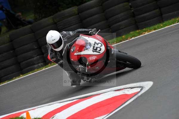 Motorcycle action photographs;cadwell;cadwell park photographs;event digital images;eventdigitalimages;motor racing louth lincolnshire;no limits trackday;peter wileman photography;trackday;trackday digital images;trackday photos
