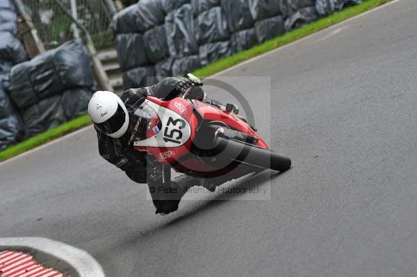 Motorcycle action photographs;cadwell;cadwell park photographs;event digital images;eventdigitalimages;motor racing louth lincolnshire;no limits trackday;peter wileman photography;trackday;trackday digital images;trackday photos