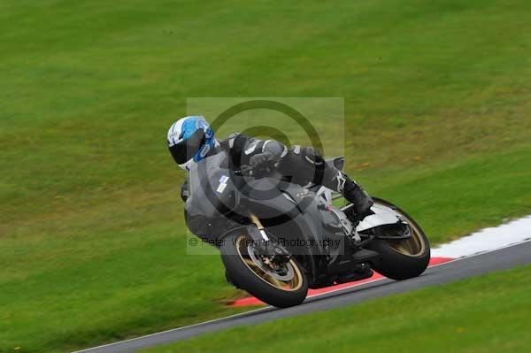 Motorcycle action photographs;cadwell;cadwell park photographs;event digital images;eventdigitalimages;motor racing louth lincolnshire;no limits trackday;peter wileman photography;trackday;trackday digital images;trackday photos
