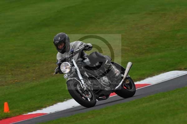 Motorcycle action photographs;cadwell;cadwell park photographs;event digital images;eventdigitalimages;motor racing louth lincolnshire;no limits trackday;peter wileman photography;trackday;trackday digital images;trackday photos