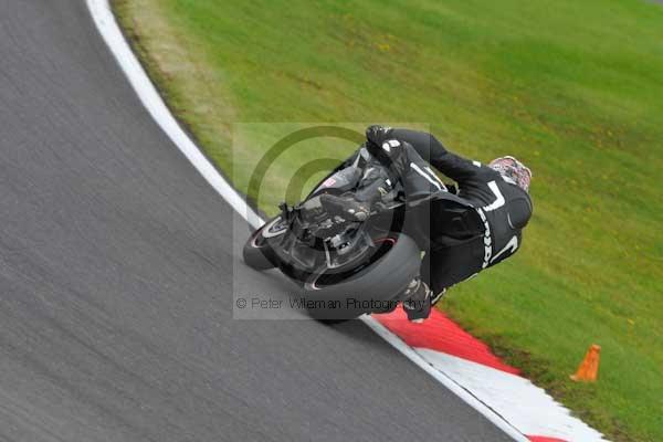 Motorcycle action photographs;cadwell;cadwell park photographs;event digital images;eventdigitalimages;motor racing louth lincolnshire;no limits trackday;peter wileman photography;trackday;trackday digital images;trackday photos
