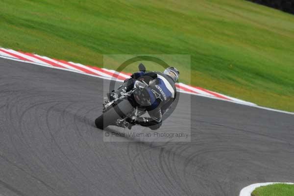 Motorcycle action photographs;cadwell;cadwell park photographs;event digital images;eventdigitalimages;motor racing louth lincolnshire;no limits trackday;peter wileman photography;trackday;trackday digital images;trackday photos