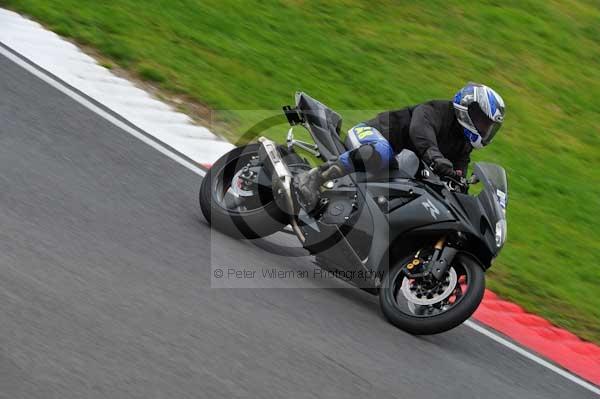 Motorcycle action photographs;cadwell;cadwell park photographs;event digital images;eventdigitalimages;motor racing louth lincolnshire;no limits trackday;peter wileman photography;trackday;trackday digital images;trackday photos