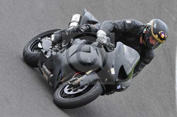 Motorcycle action photographs;cadwell;cadwell park photographs;event digital images;eventdigitalimages;motor racing louth lincolnshire;no limits trackday;peter wileman photography;trackday;trackday digital images;trackday photos