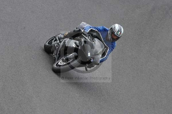Motorcycle action photographs;cadwell;cadwell park photographs;event digital images;eventdigitalimages;motor racing louth lincolnshire;no limits trackday;peter wileman photography;trackday;trackday digital images;trackday photos