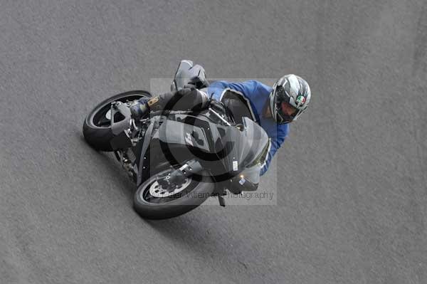 Motorcycle action photographs;cadwell;cadwell park photographs;event digital images;eventdigitalimages;motor racing louth lincolnshire;no limits trackday;peter wileman photography;trackday;trackday digital images;trackday photos