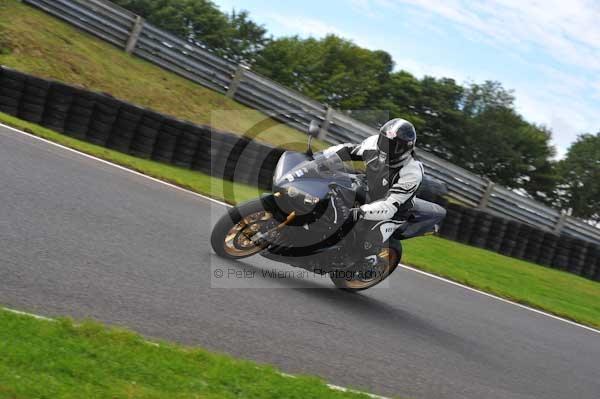Motorcycle action photographs;cadwell;cadwell park photographs;event digital images;eventdigitalimages;motor racing louth lincolnshire;no limits trackday;peter wileman photography;trackday;trackday digital images;trackday photos