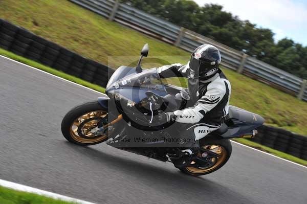 Motorcycle action photographs;cadwell;cadwell park photographs;event digital images;eventdigitalimages;motor racing louth lincolnshire;no limits trackday;peter wileman photography;trackday;trackday digital images;trackday photos