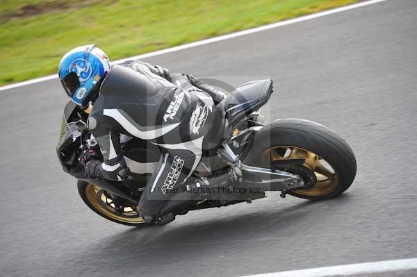 Motorcycle action photographs;cadwell;cadwell park photographs;event digital images;eventdigitalimages;motor racing louth lincolnshire;no limits trackday;peter wileman photography;trackday;trackday digital images;trackday photos