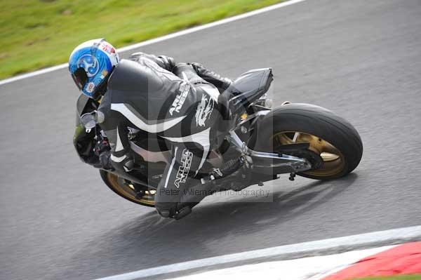 Motorcycle action photographs;cadwell;cadwell park photographs;event digital images;eventdigitalimages;motor racing louth lincolnshire;no limits trackday;peter wileman photography;trackday;trackday digital images;trackday photos