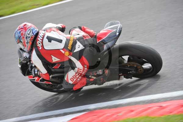 Motorcycle action photographs;cadwell;cadwell park photographs;event digital images;eventdigitalimages;motor racing louth lincolnshire;no limits trackday;peter wileman photography;trackday;trackday digital images;trackday photos