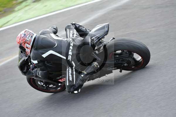 Motorcycle action photographs;cadwell;cadwell park photographs;event digital images;eventdigitalimages;motor racing louth lincolnshire;no limits trackday;peter wileman photography;trackday;trackday digital images;trackday photos