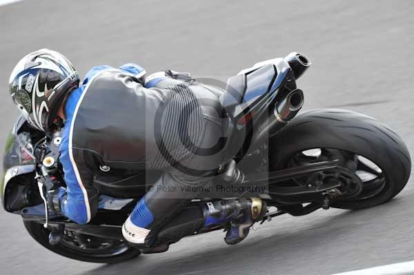 Motorcycle action photographs;cadwell;cadwell park photographs;event digital images;eventdigitalimages;motor racing louth lincolnshire;no limits trackday;peter wileman photography;trackday;trackday digital images;trackday photos