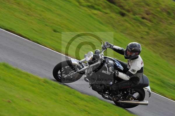 Motorcycle action photographs;cadwell;cadwell park photographs;event digital images;eventdigitalimages;motor racing louth lincolnshire;no limits trackday;peter wileman photography;trackday;trackday digital images;trackday photos