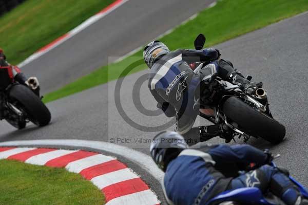 Motorcycle action photographs;cadwell;cadwell park photographs;event digital images;eventdigitalimages;motor racing louth lincolnshire;no limits trackday;peter wileman photography;trackday;trackday digital images;trackday photos