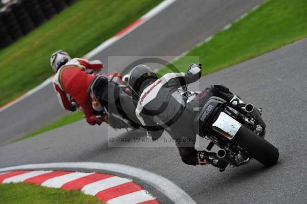 Motorcycle action photographs;cadwell;cadwell park photographs;event digital images;eventdigitalimages;motor racing louth lincolnshire;no limits trackday;peter wileman photography;trackday;trackday digital images;trackday photos