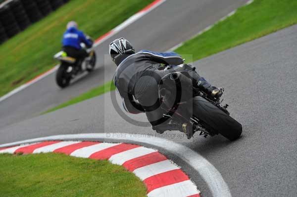 Motorcycle action photographs;cadwell;cadwell park photographs;event digital images;eventdigitalimages;motor racing louth lincolnshire;no limits trackday;peter wileman photography;trackday;trackday digital images;trackday photos
