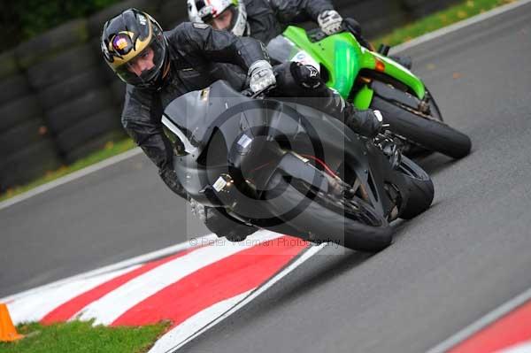 Motorcycle action photographs;cadwell;cadwell park photographs;event digital images;eventdigitalimages;motor racing louth lincolnshire;no limits trackday;peter wileman photography;trackday;trackday digital images;trackday photos