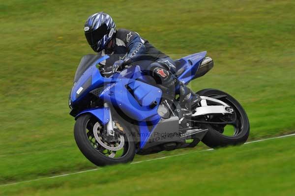 Motorcycle action photographs;cadwell;cadwell park photographs;event digital images;eventdigitalimages;motor racing louth lincolnshire;no limits trackday;peter wileman photography;trackday;trackday digital images;trackday photos