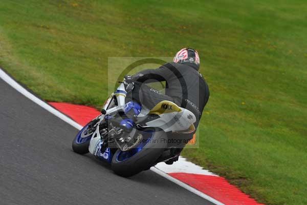 Motorcycle action photographs;cadwell;cadwell park photographs;event digital images;eventdigitalimages;motor racing louth lincolnshire;no limits trackday;peter wileman photography;trackday;trackday digital images;trackday photos