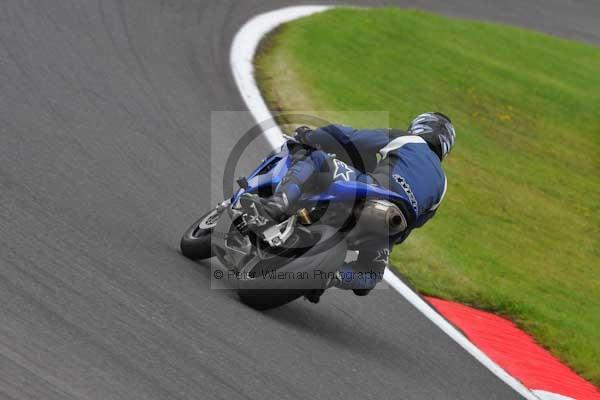 Motorcycle action photographs;cadwell;cadwell park photographs;event digital images;eventdigitalimages;motor racing louth lincolnshire;no limits trackday;peter wileman photography;trackday;trackday digital images;trackday photos