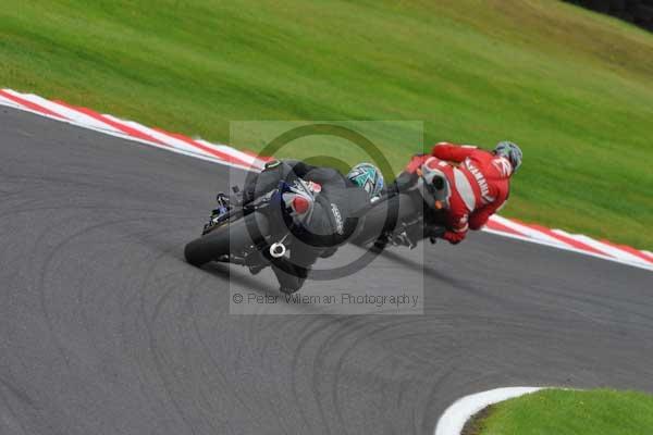 Motorcycle action photographs;cadwell;cadwell park photographs;event digital images;eventdigitalimages;motor racing louth lincolnshire;no limits trackday;peter wileman photography;trackday;trackday digital images;trackday photos