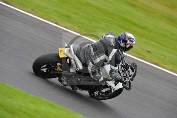Motorcycle action photographs;cadwell;cadwell park photographs;event digital images;eventdigitalimages;motor racing louth lincolnshire;no limits trackday;peter wileman photography;trackday;trackday digital images;trackday photos