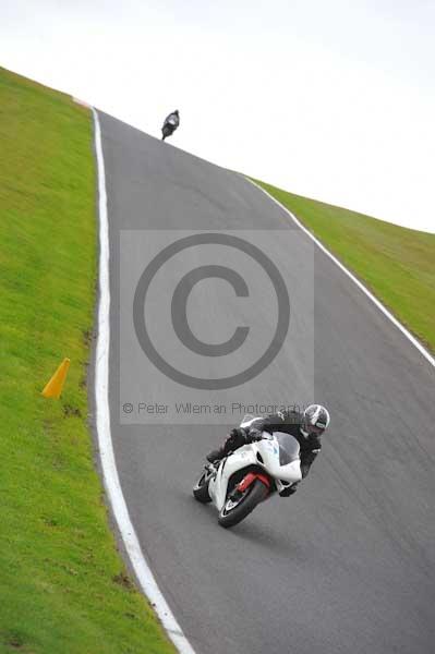 Motorcycle action photographs;cadwell;cadwell park photographs;event digital images;eventdigitalimages;motor racing louth lincolnshire;no limits trackday;peter wileman photography;trackday;trackday digital images;trackday photos