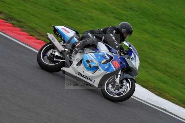 Motorcycle action photographs;cadwell;cadwell park photographs;event digital images;eventdigitalimages;motor racing louth lincolnshire;no limits trackday;peter wileman photography;trackday;trackday digital images;trackday photos