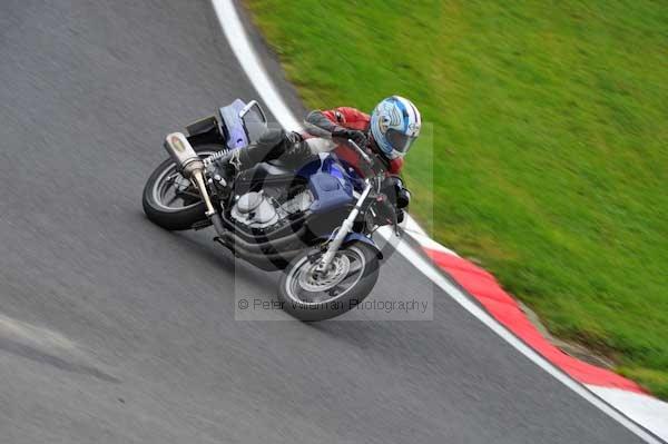 Motorcycle action photographs;cadwell;cadwell park photographs;event digital images;eventdigitalimages;motor racing louth lincolnshire;no limits trackday;peter wileman photography;trackday;trackday digital images;trackday photos