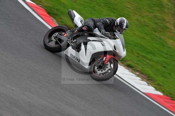 Motorcycle action photographs;cadwell;cadwell park photographs;event digital images;eventdigitalimages;motor racing louth lincolnshire;no limits trackday;peter wileman photography;trackday;trackday digital images;trackday photos