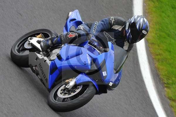 Motorcycle action photographs;cadwell;cadwell park photographs;event digital images;eventdigitalimages;motor racing louth lincolnshire;no limits trackday;peter wileman photography;trackday;trackday digital images;trackday photos