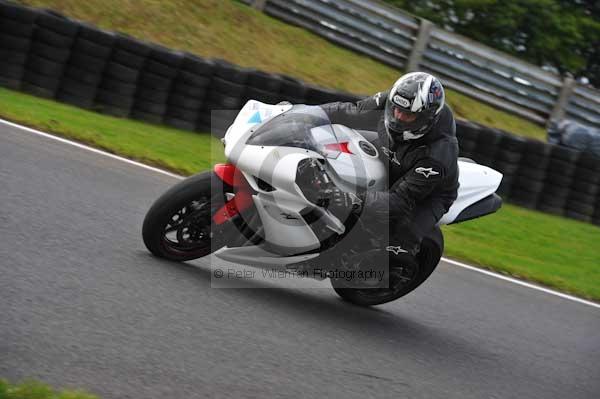 Motorcycle action photographs;cadwell;cadwell park photographs;event digital images;eventdigitalimages;motor racing louth lincolnshire;no limits trackday;peter wileman photography;trackday;trackday digital images;trackday photos
