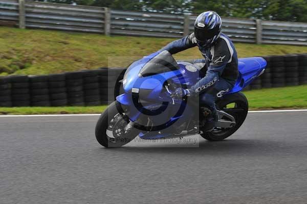 Motorcycle action photographs;cadwell;cadwell park photographs;event digital images;eventdigitalimages;motor racing louth lincolnshire;no limits trackday;peter wileman photography;trackday;trackday digital images;trackday photos
