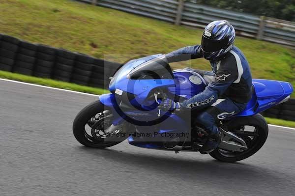 Motorcycle action photographs;cadwell;cadwell park photographs;event digital images;eventdigitalimages;motor racing louth lincolnshire;no limits trackday;peter wileman photography;trackday;trackday digital images;trackday photos